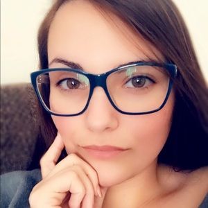 Meet your Posher, Danais